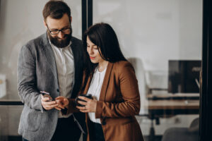 Comprar ou alugar celular para empresas qual costuma ser melhor?